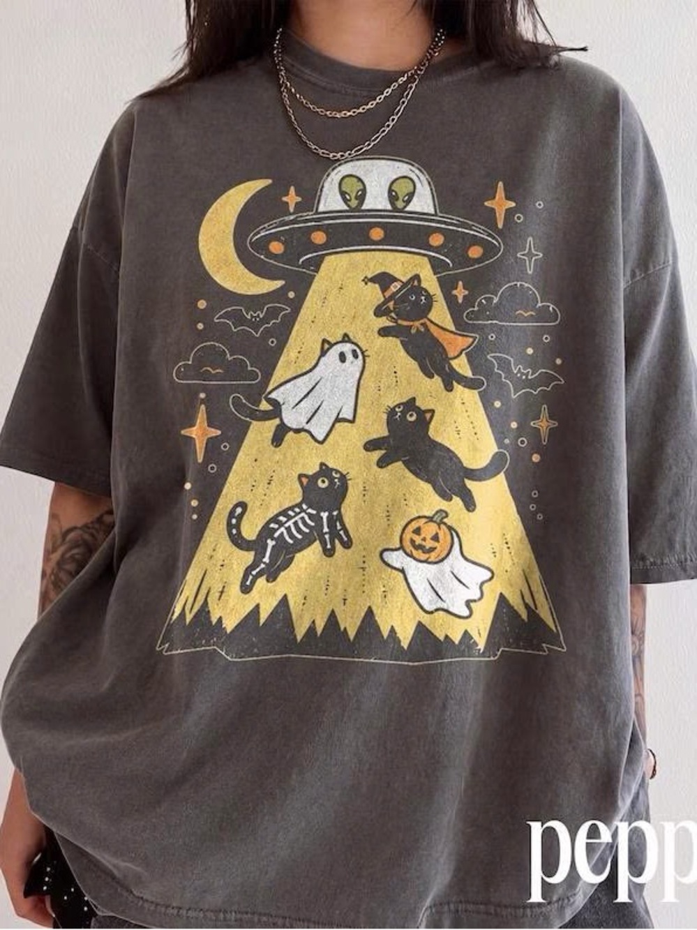 Comfort Colors Women's Halloween UFO Cat Graphic Tee